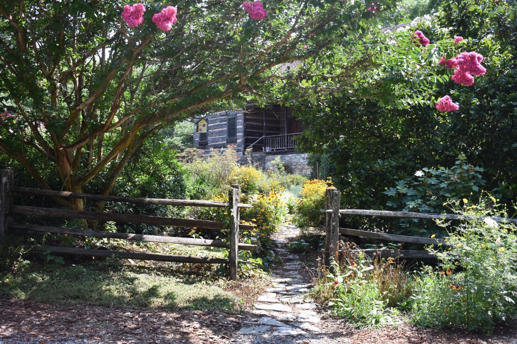 Restored1850S Log Cabin, With Gazebo And Gardens! 1 Mile To Downtown Weaverville Экстерьер фото
